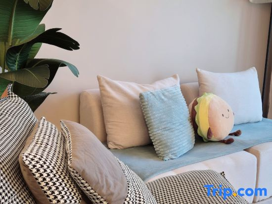 Serenity 2 Rooms for 3, close to CIQ check point]