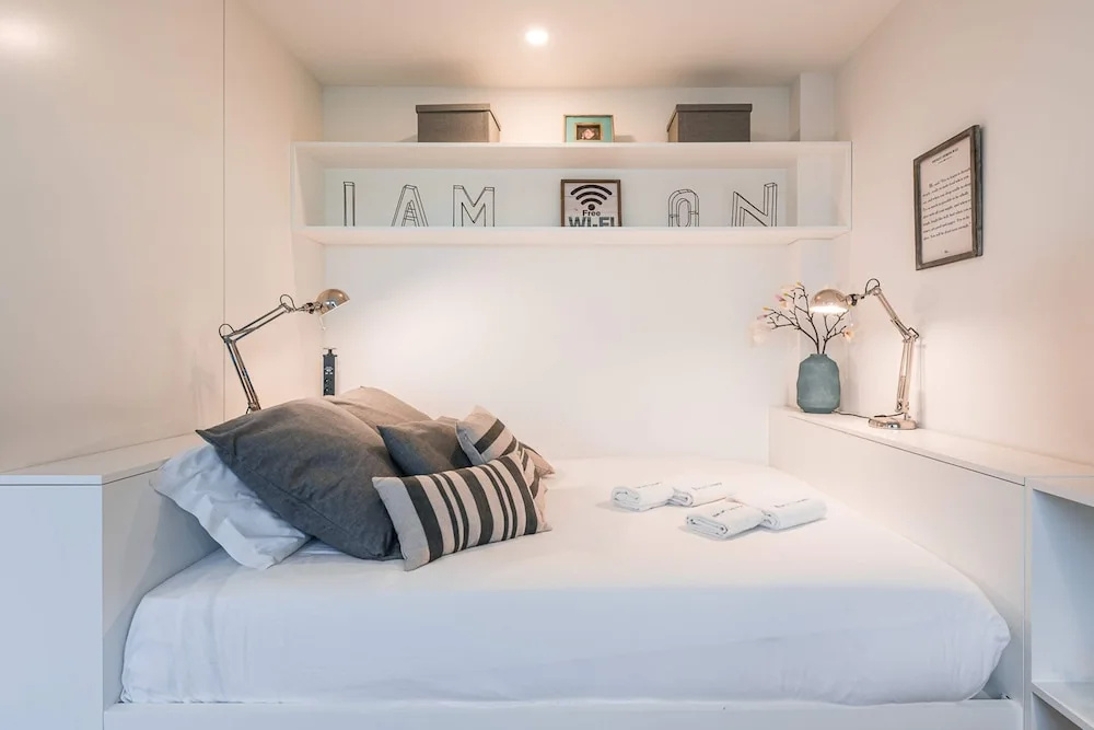 GuestReady - Three Mirrors — 2