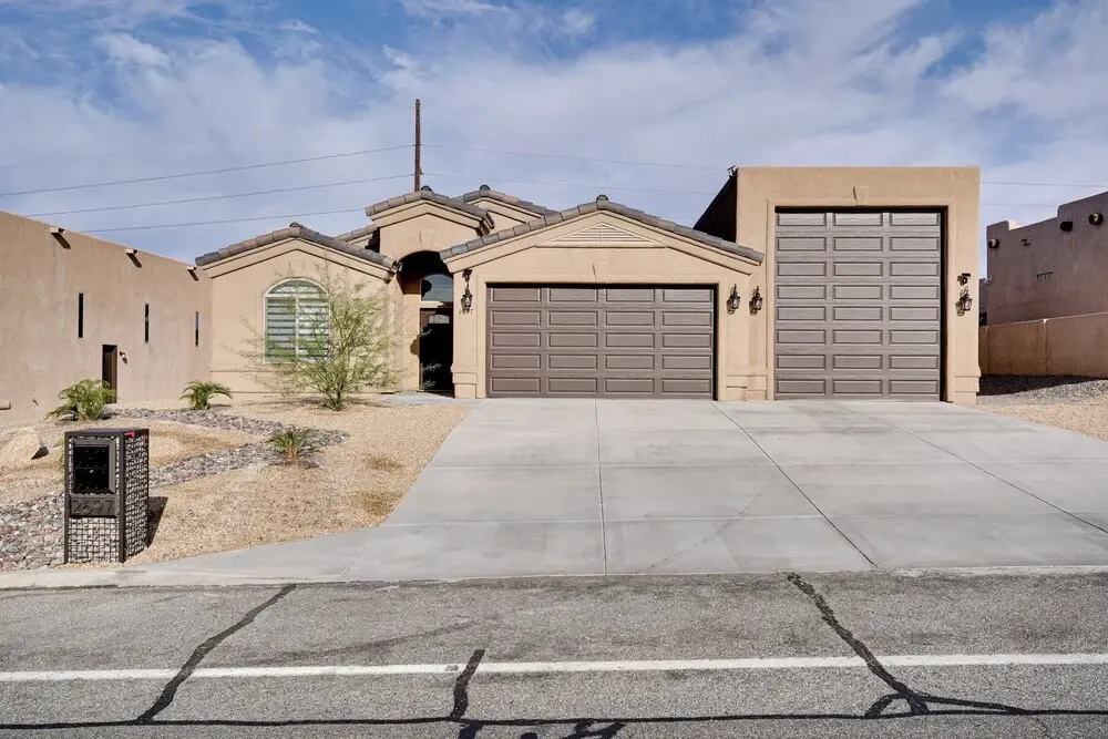 Patio & Grill: Family-friendly Lake Havasu Home