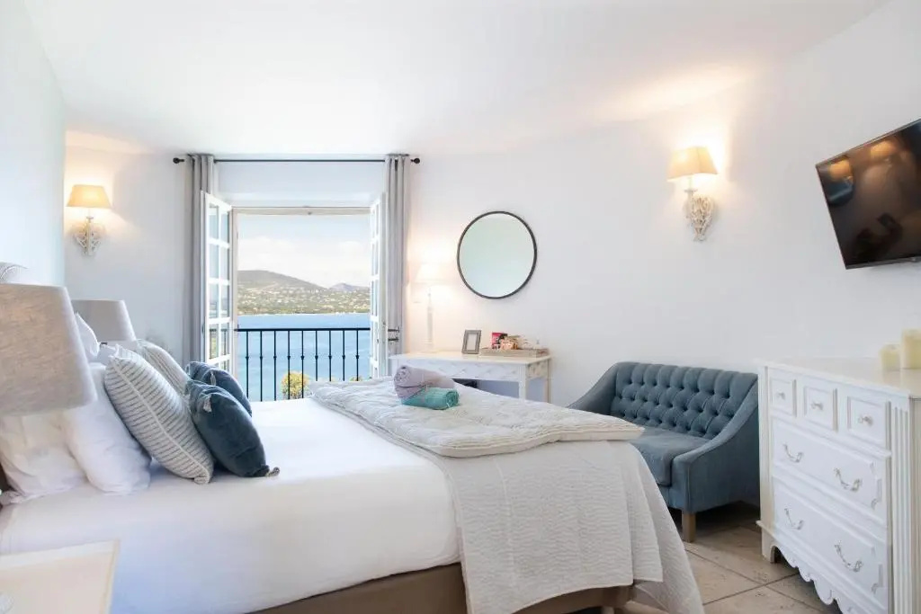 Deluxe Double room with sea view (full double bed)