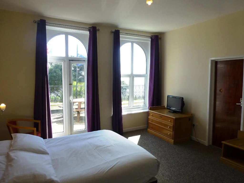 Esplanade Hotel - Clacton On Sea (Beachfront Hotel) by OYO - Général