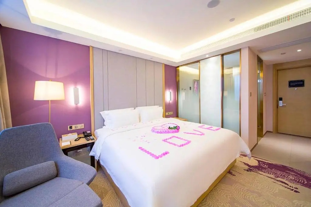 Lavande Hotel (JiangWang RT Mart store, Yangzhou railway station)