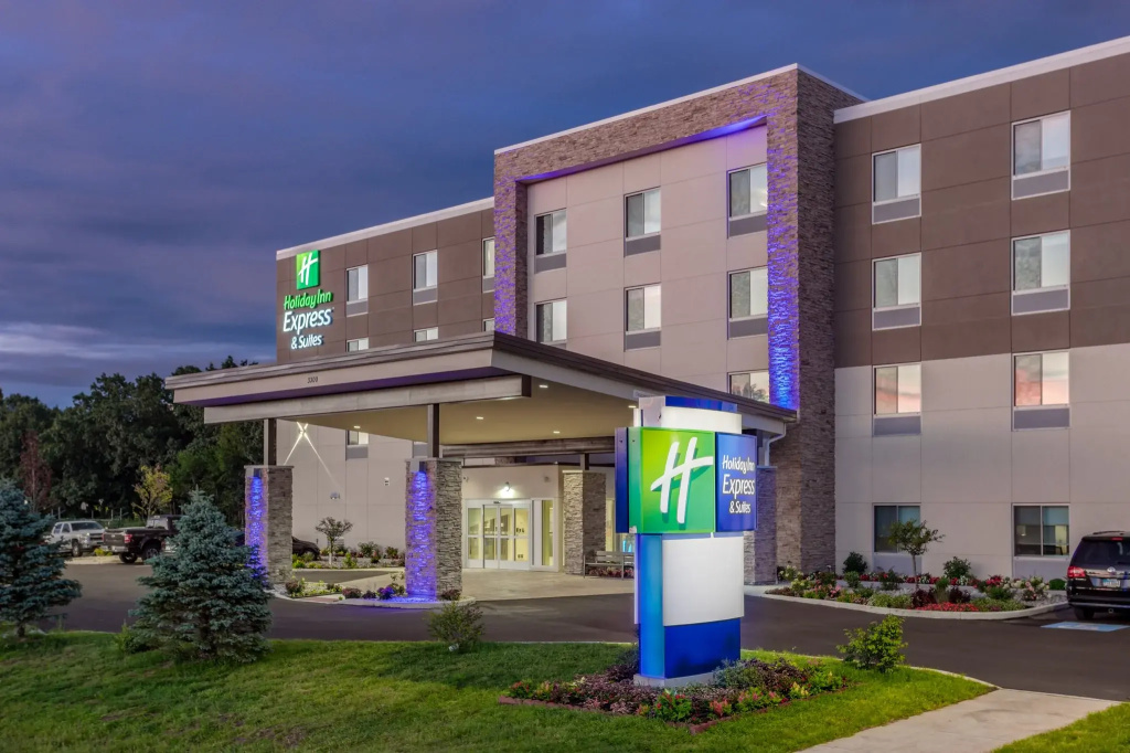 Holiday Inn Express & Suites Elkhart North by IHG