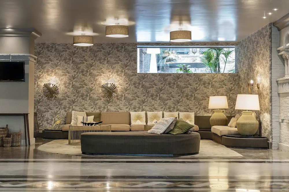 Lobby & Reception