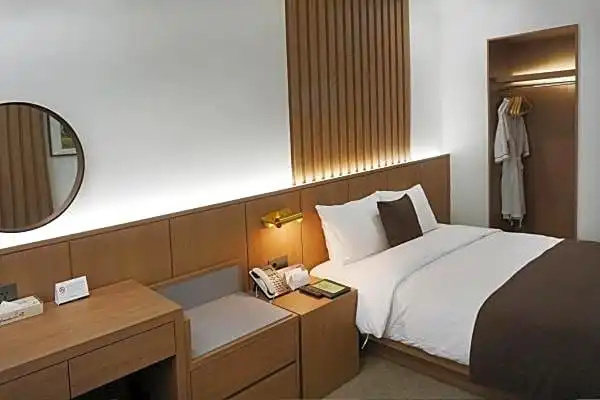 Premier room