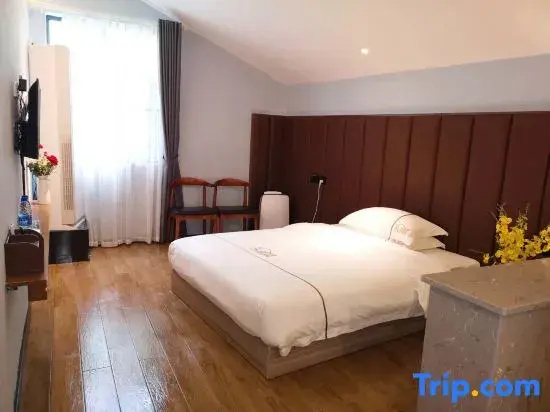 Deluxe Double room (full double bed)