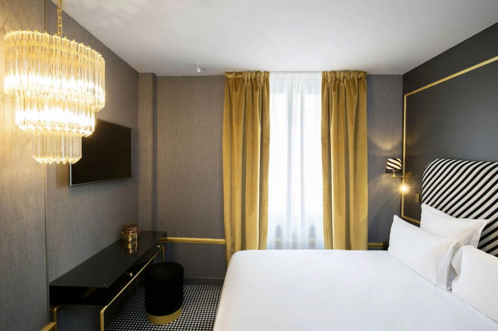 Snob Hotel — фото