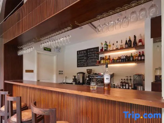 Food & Beverage