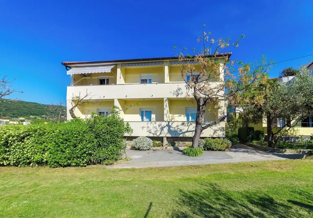 Apartments Darko by the sea