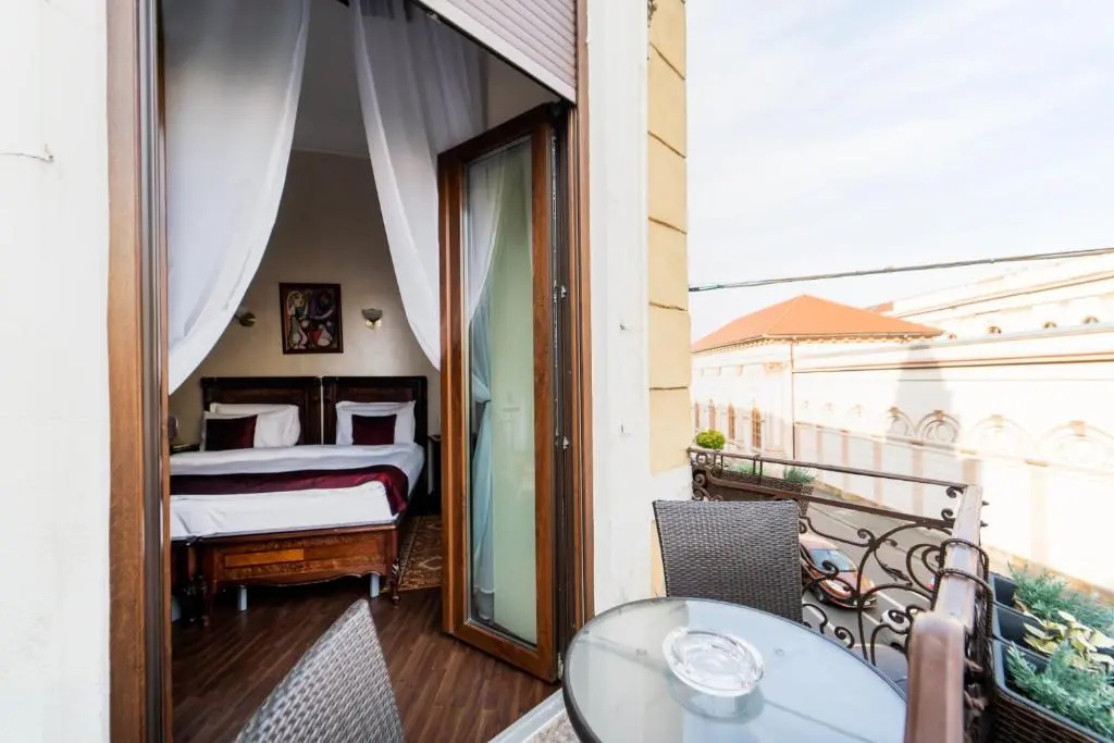 Standard Double room with balcony (full double bed)