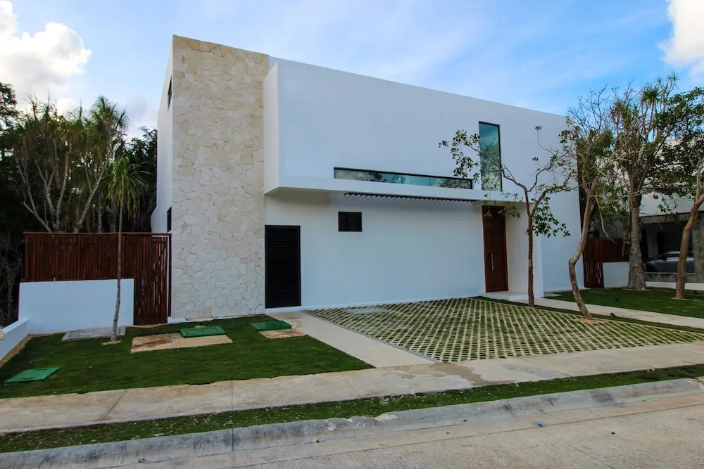 Bahia Principe Vacation Rentals - Four-Bedroom House