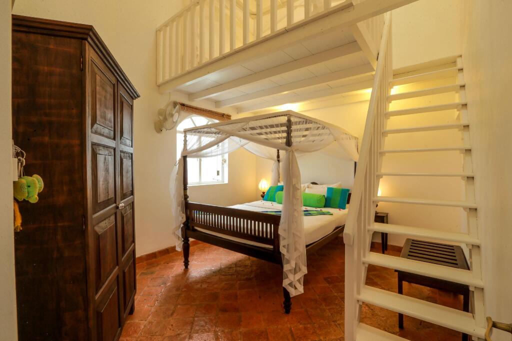 Mango House
