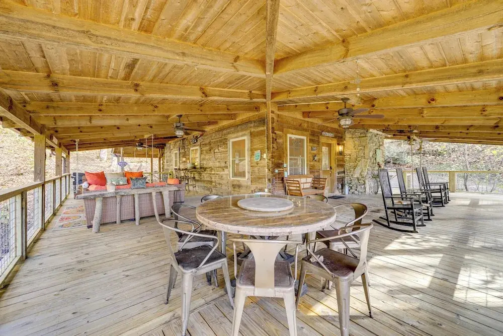 Creekside Cabin in the Heart of Maggie Valley