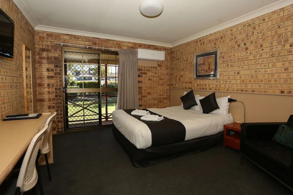 Clermont Country Motor Inn — фото 5