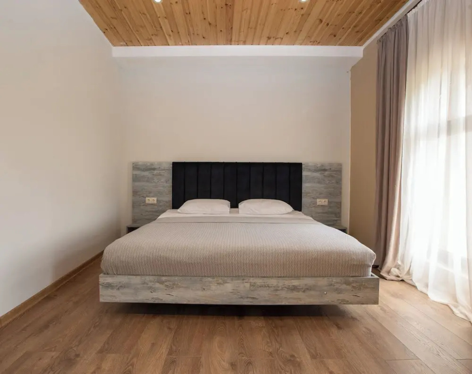 Classic Double room with balcony and with mountain view (full double bed)