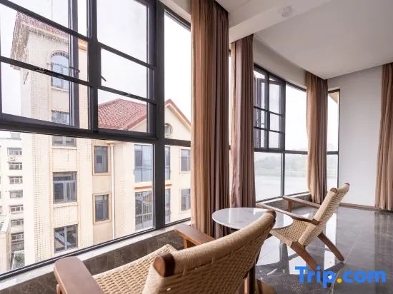 Balcony & Terrace