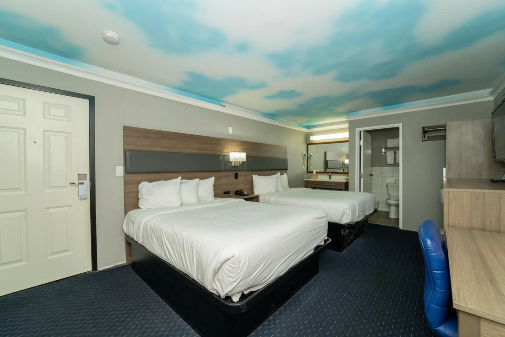 Отель Hollywood Palms Inn and Suites в Лос-Анджелесе