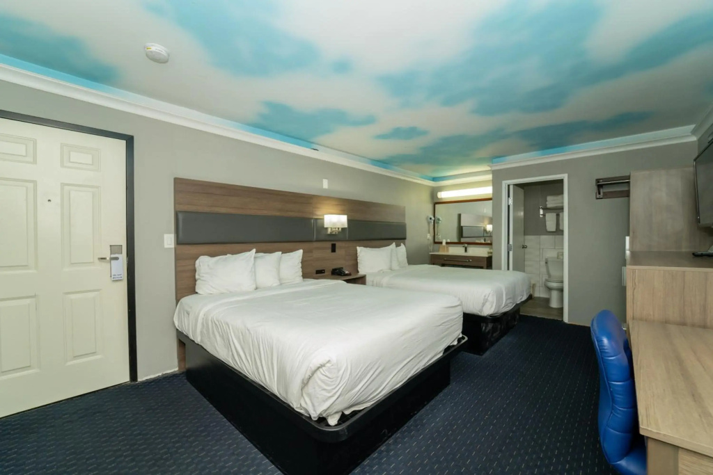 Hollywood Palms Inn and Suites — фото