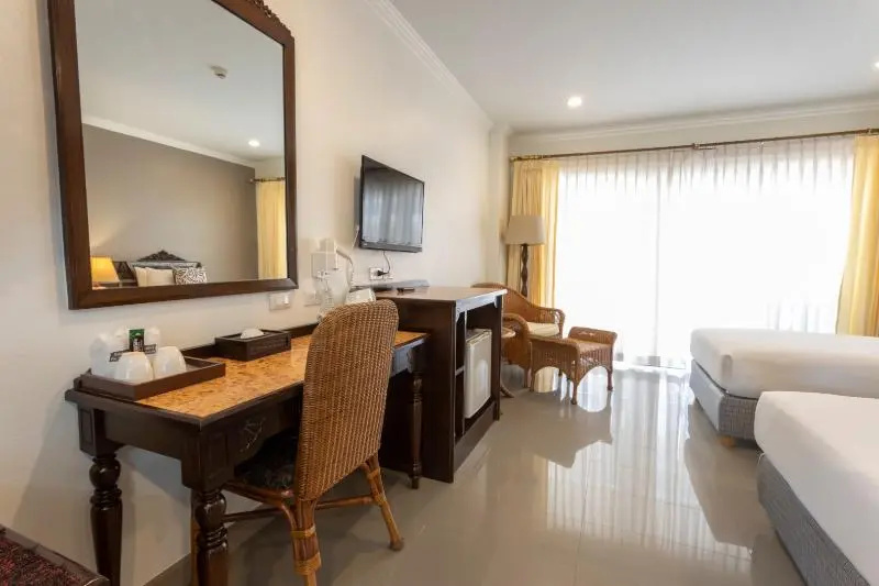Deluxe Double room with pool view (twin beds)