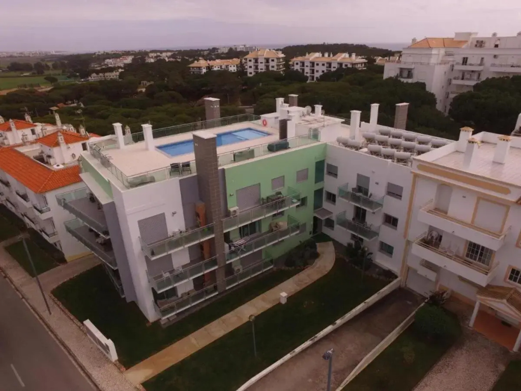 AT10 Superb 2 Bed apartment with Roof Top Pool, Air con close to Falesia Beach