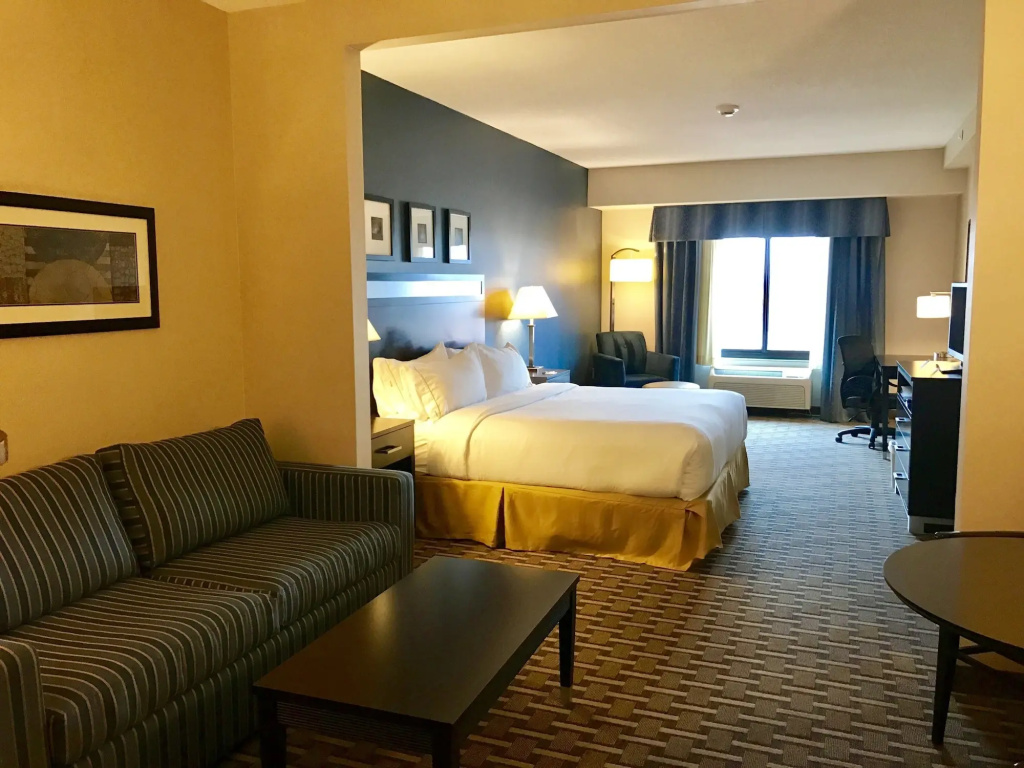 Holiday Inn Express & Suites photo 5