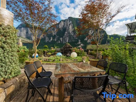 Flower Valley · Real-Scene Homestay