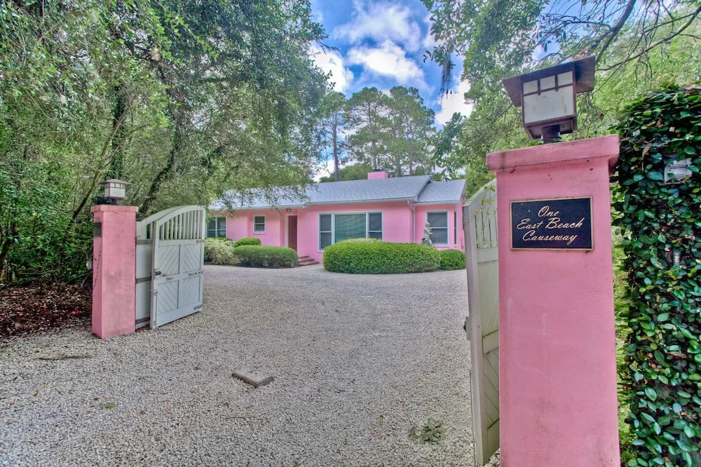 1 East Beach Causeway by Hodnett Cooper