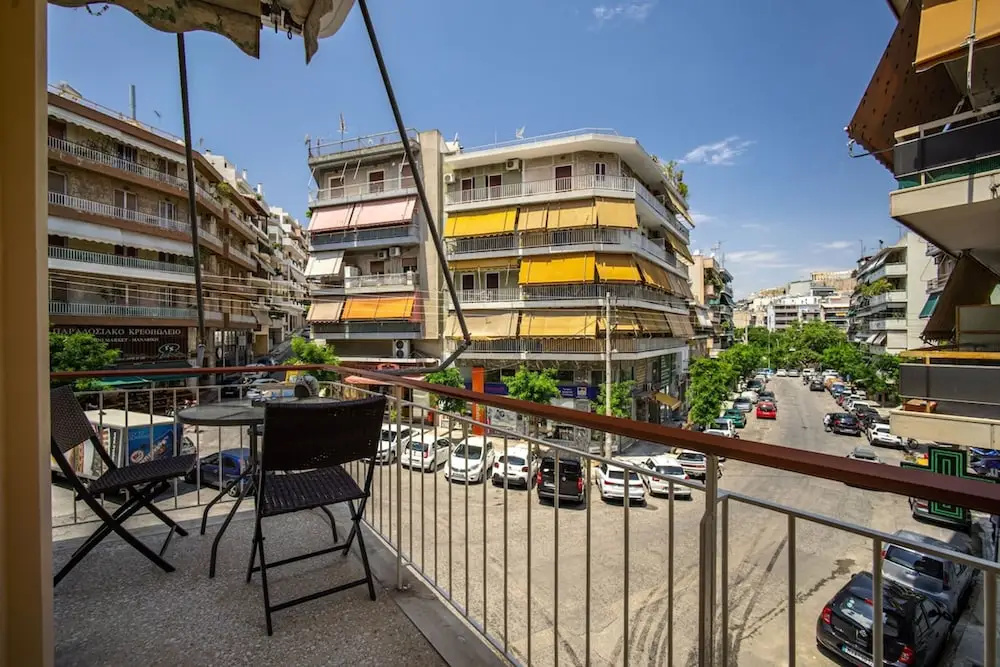 Sunny 2 Bedroom Cozy Apartment View of Parthenon