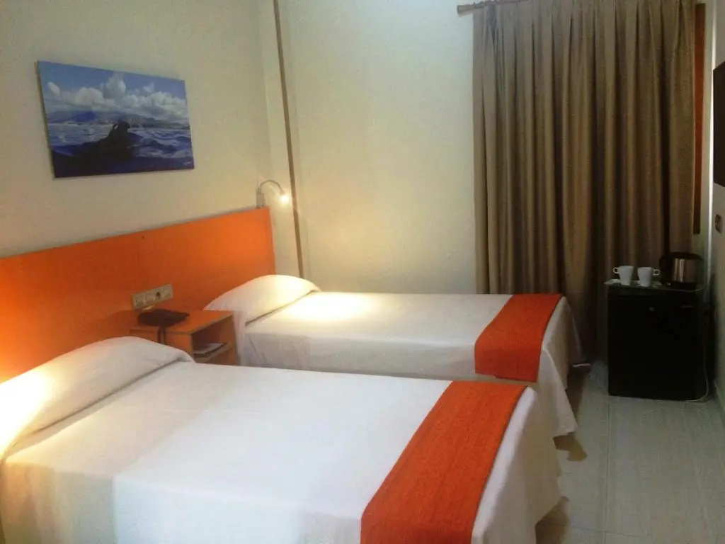 Double room with balcony (twin beds)