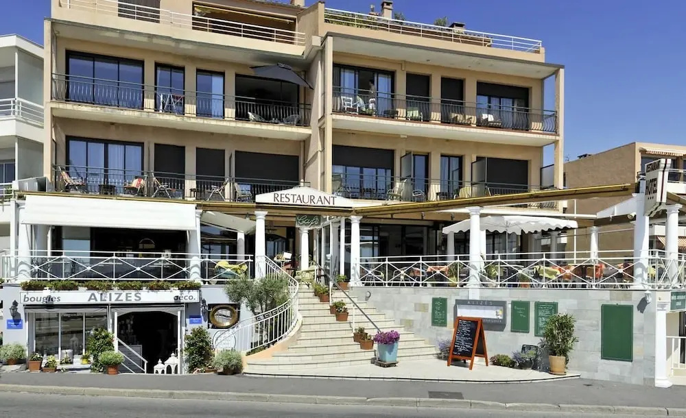Hôtel Alizés Sénéquier