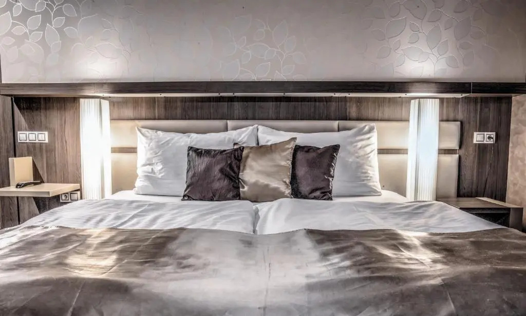 Deluxe Double room (full double bed)