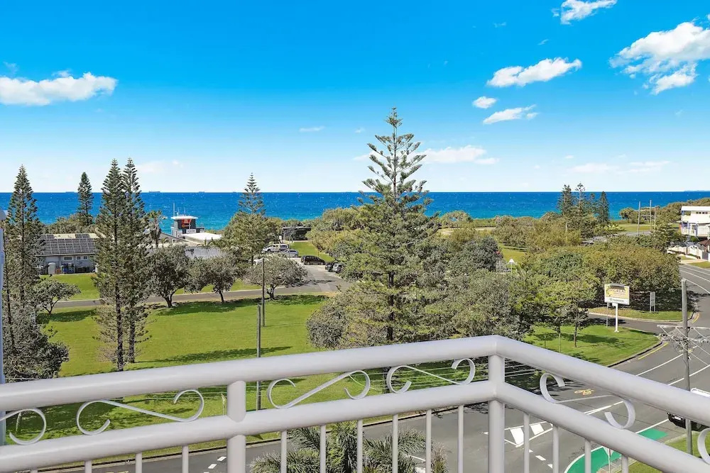 1 Bedroom Apartment with balcony and with ocean view