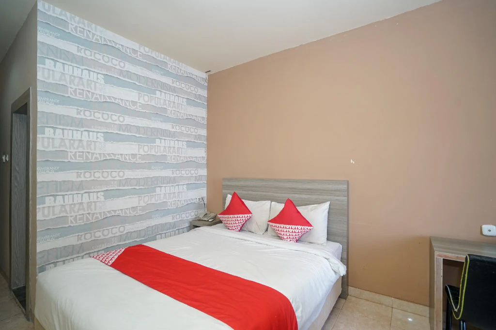 Deluxe Double room (full double bed)