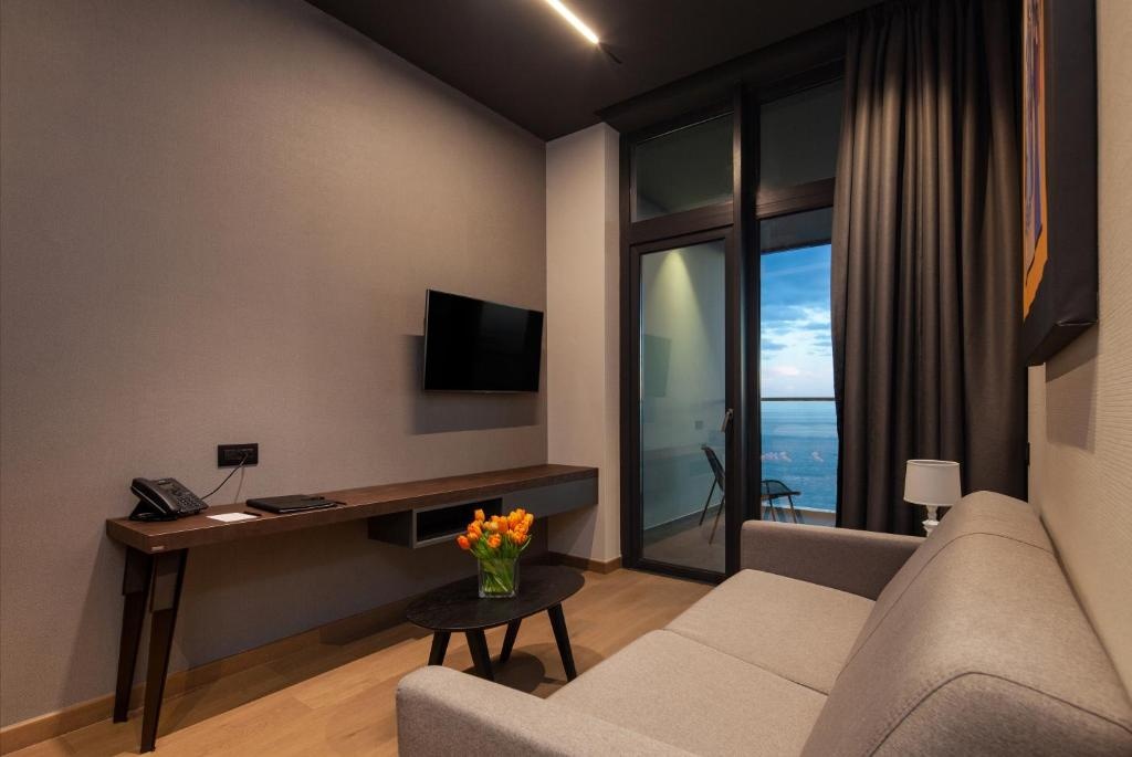 Only Boutique Suites & Residences - 4
