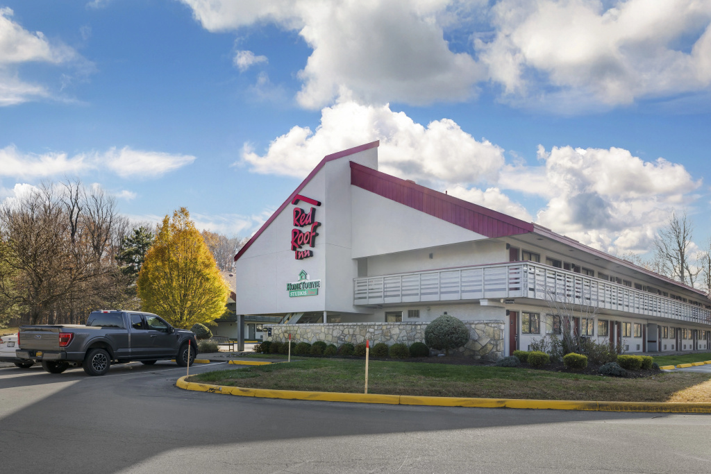 HomeTowne Studios by Red Roof Buffalo - Niagara Airport