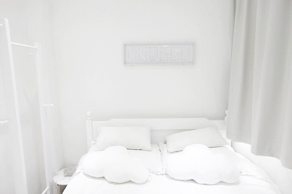 Obsessional Little White in Shanghai