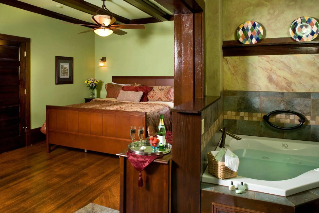 Hilltop Manor Bed and Breakfast — фото 2