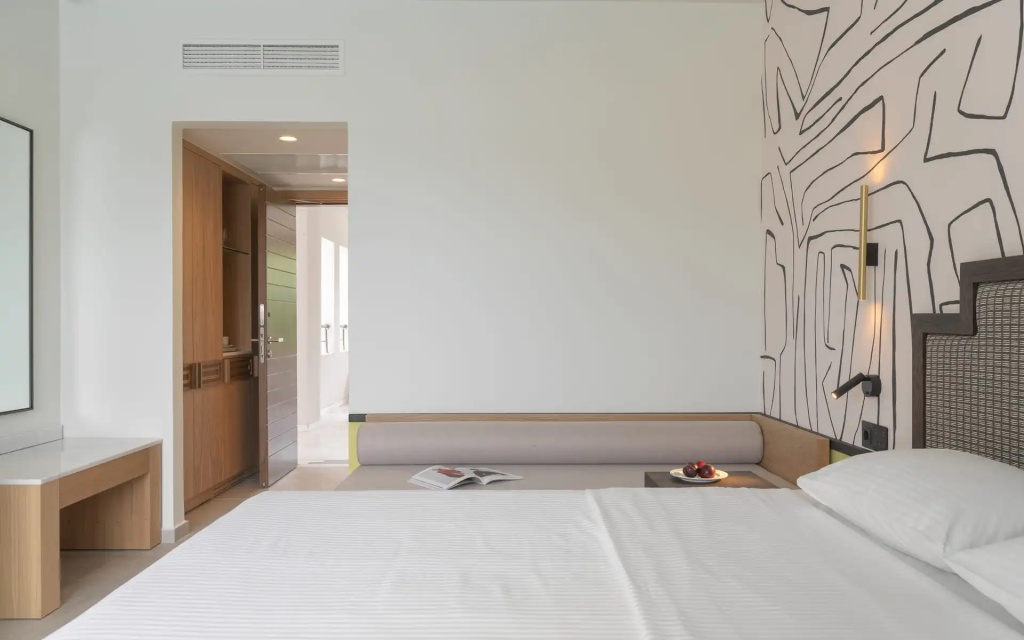 Standard Double room with garden view (full double bed)
