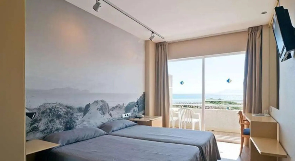 Standard room with sea view