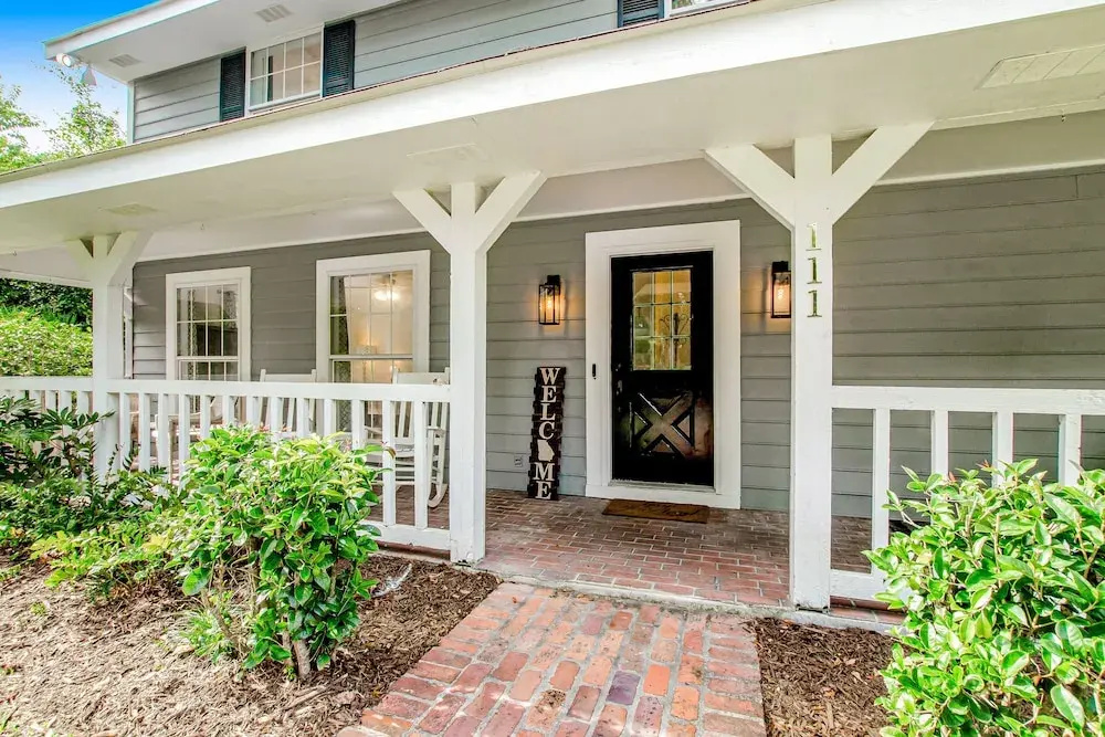 Relaxing, Dog-friendly Home With Furnished Patio, Washer/dryer, Wifi, & AC