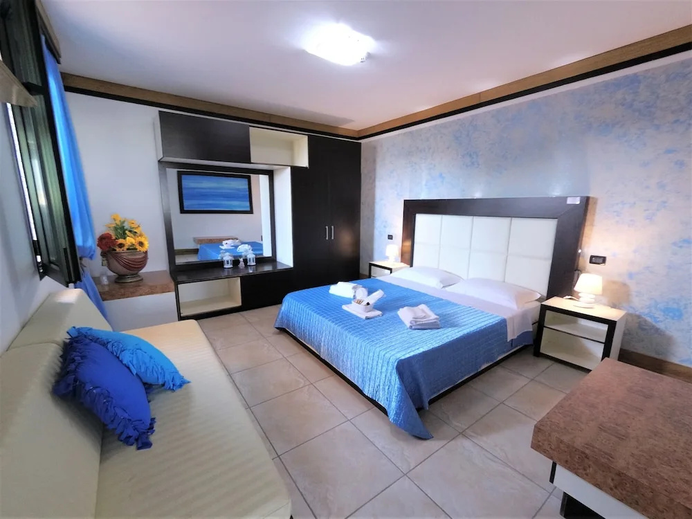 Suite with balcony and with sea view