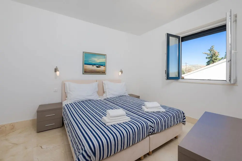 2 Bedrooms Apartment with balcony and with sea view