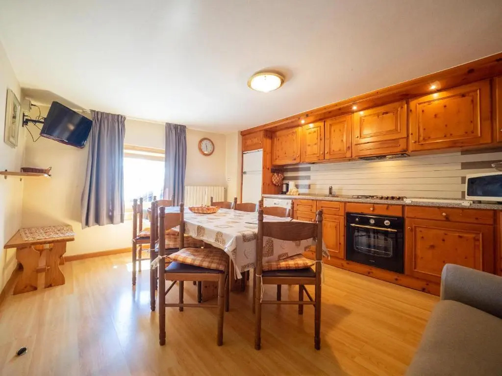 4 Bedrooms Apartment