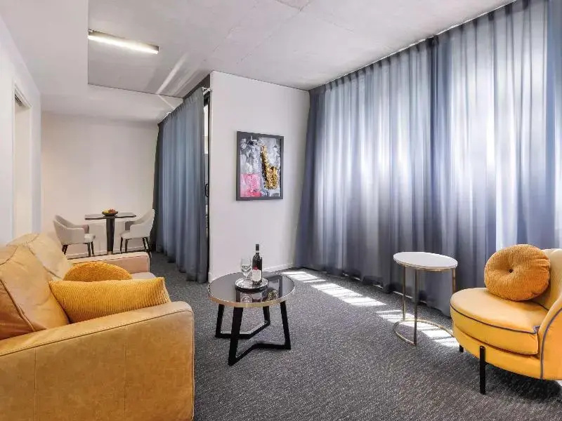 2 Bedrooms Suite with balcony