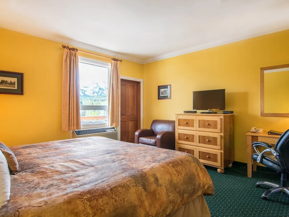 Deluxe Double room with balcony (full double bed)