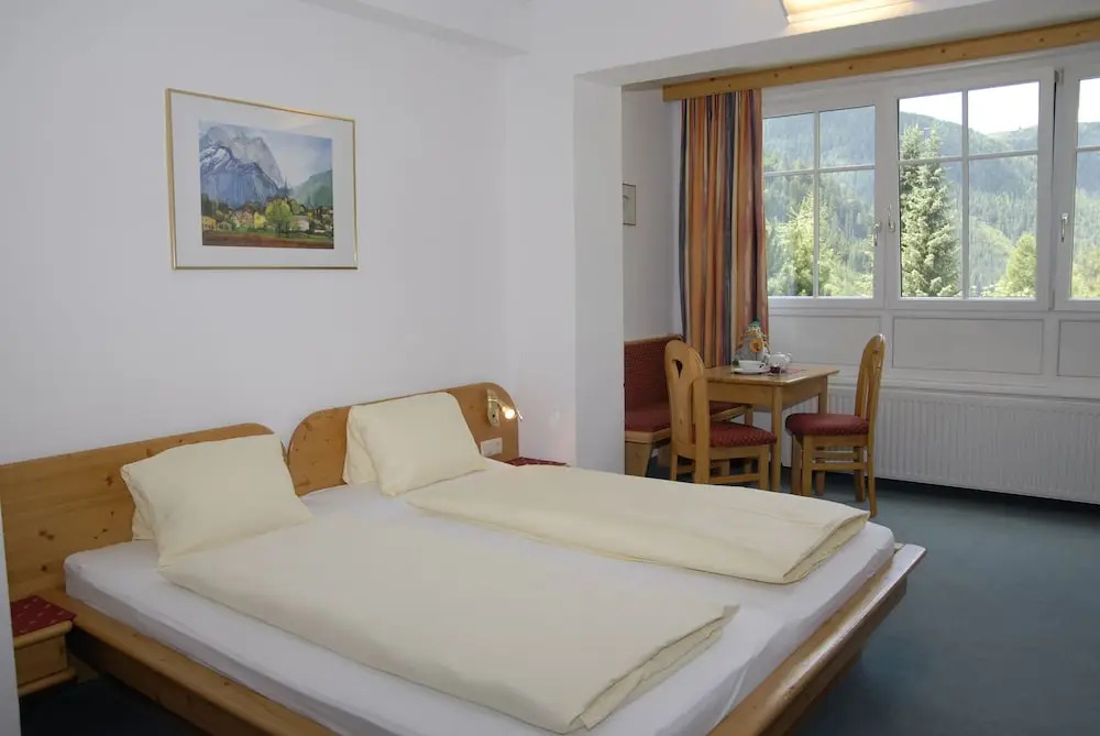 山景四人套房，配有雙人床