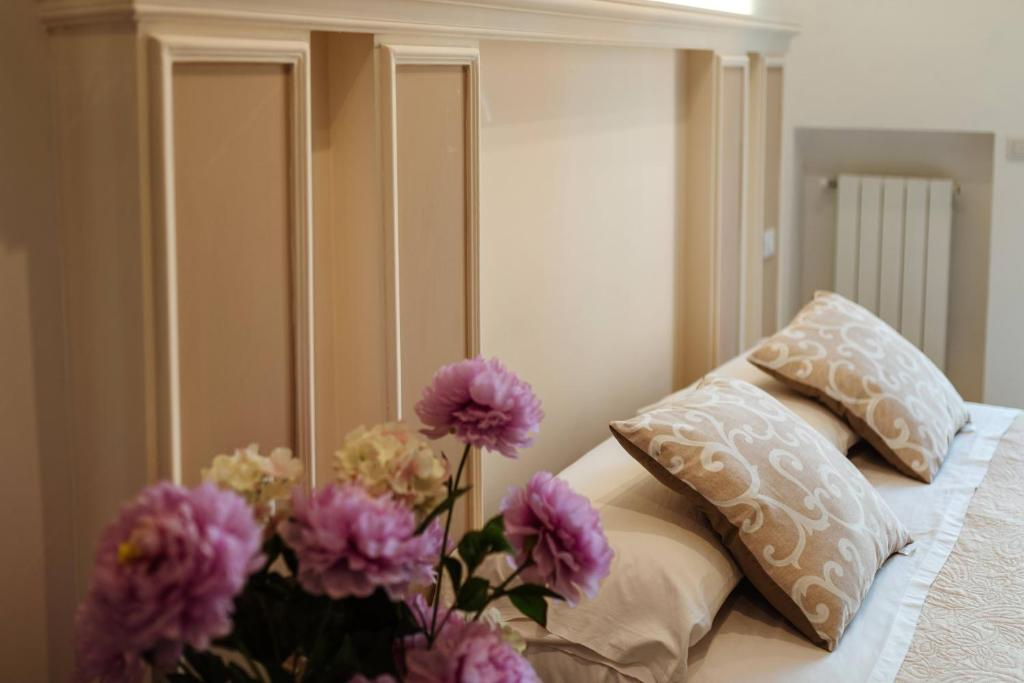 Deluxe Double room with balcony (full double bed)