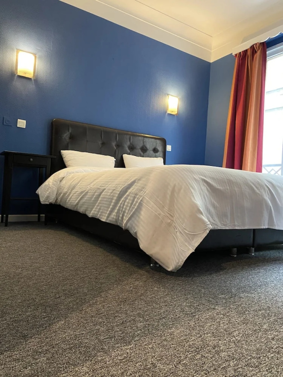 Double room (full double bed)