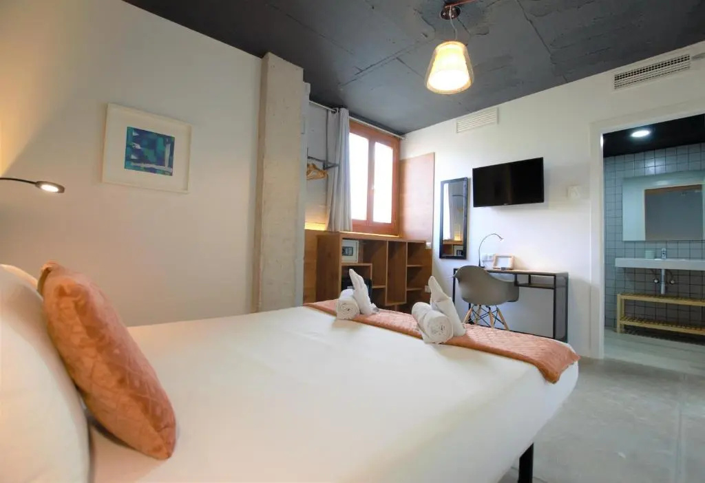 Standard Double room (full double bed)