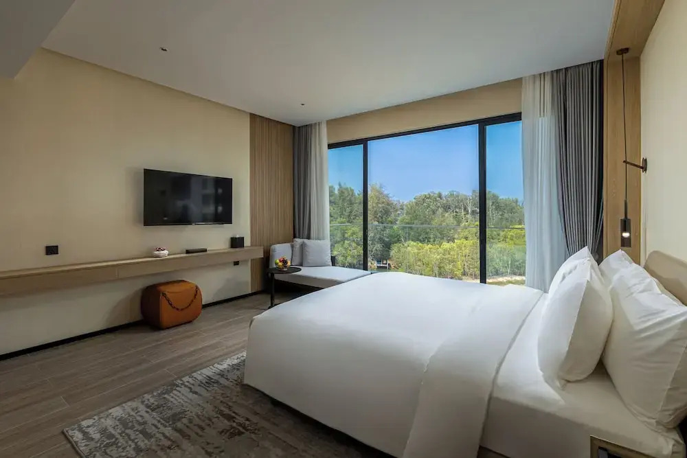 Трёхместный номер Deluxe в Laya Resort Phuket Island